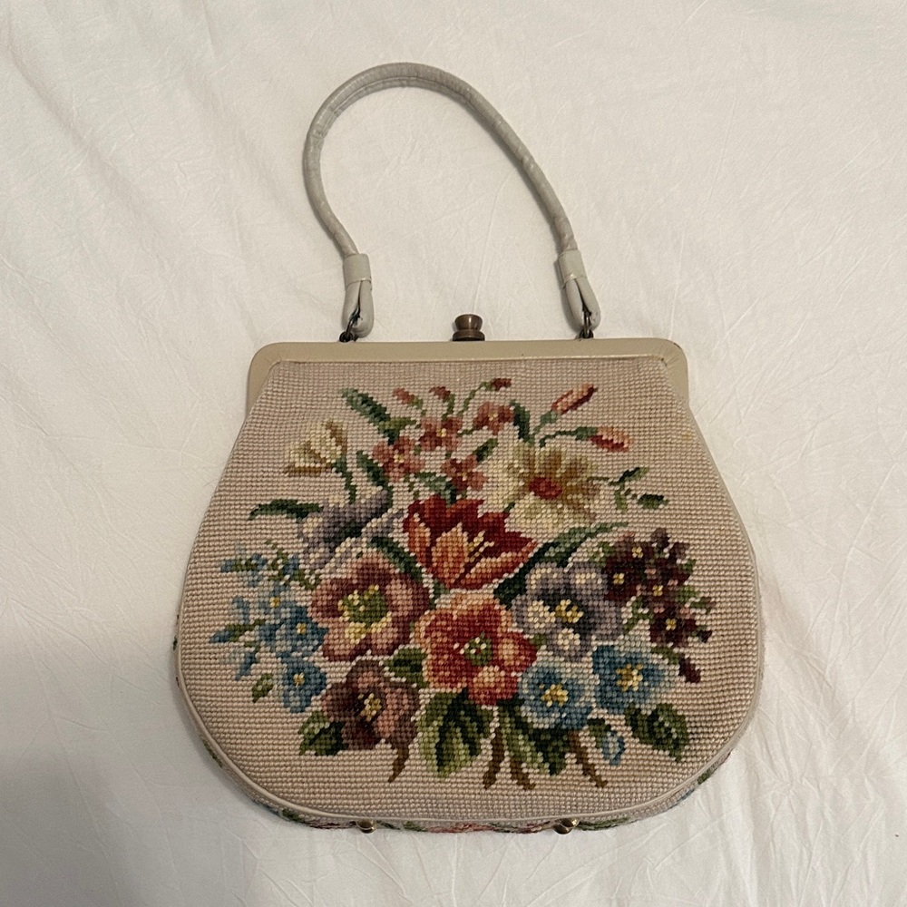Vintage Needlepoint Floral Tapestry Handbag in Beige